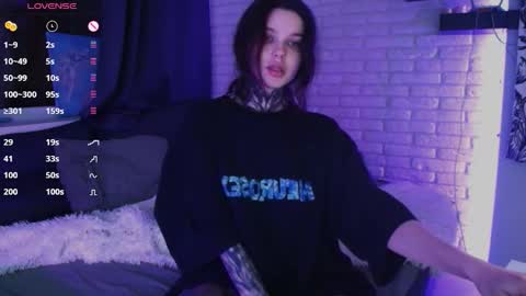 Snapshot of uwu_eva chatting on January 18, 3:59 pm Eva online show from January 18, 3:59 pm