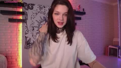 Snapshot of uwu_eva chatting on January 31, 12:29 pm Eva online show from January 31, 12:29 pm