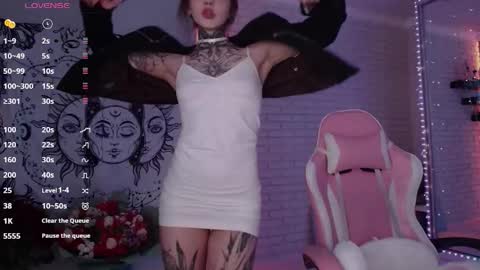 Snapshot of uwu_eva chatting on February 19, 11:17 am Eva online show from February 19, 11:17 am