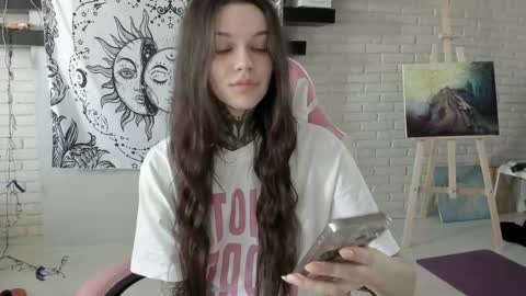 Snapshot of uwu_eva chatting on March 11, 10:51 am Eva online show from March 11, 10:51 am