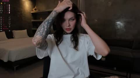 Snapshot of uwu_eva chatting on September 13, 11:43 am Eva online show from September 13, 11:43 am