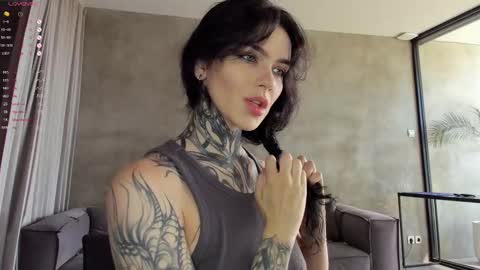 Snapshot of uwu_eva chatting on October 17, 7:44 am Eva online show from October 17, 7:44 am