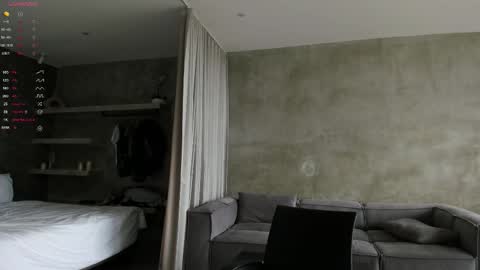 Snapshot of uwu_eva chatting on October 20, 7:53 am Eva online show from October 20, 7:53 am