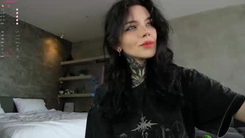 Snapshot of uwu_eva chatting on December 1, 6:07 am Eva online show from December 1, 6:07 am