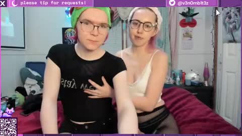 Snapshot of v3n0mb1t3z chatting on September 27, 2:38 am kermit online show from September 27, 2:38 am