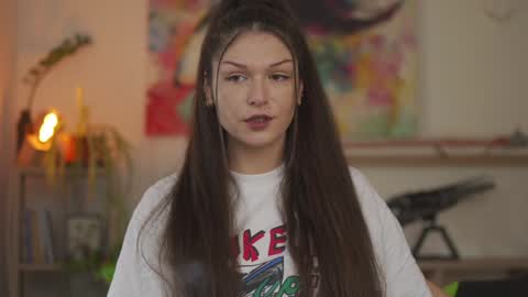 Snapshot of v_deville chatting on December 2, 11:45 am Mia online show from December 2, 11:45 am