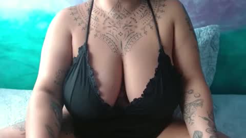 Snapshot of vaholiver chatting on January 16, 12:20 pm Vah Oliver online show from January 16, 12:20 pm