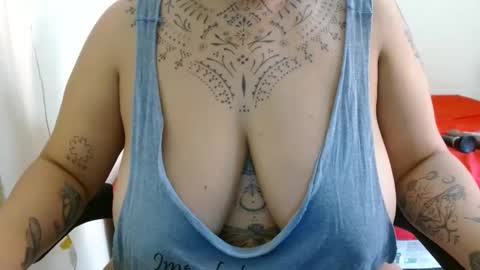 Snapshot of vaholiver chatting on February 13, 2:52 pm Vah Oliver online show from February 13, 2:52 pm