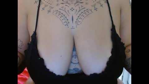 Snapshot of vaholiver chatting on February 17, 6:37 pm Vah Oliver online show from February 17, 6:37 pm