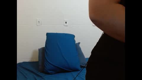 Snapshot of vaholiver chatting on March 1, 5:31 am Vah Oliver online show from March 1, 5:31 am