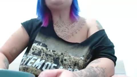 Snapshot of vaholiver chatting on November 9, 7:12 pm Vah Oliver online show from November 9, 7:12 pm