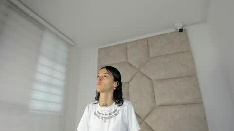 V A I O L E T T  S M I T H online show from September 17, 11:12 am