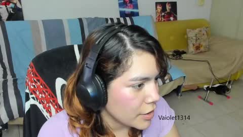 Vaiolet1314 online show from February 28, 3:37 am