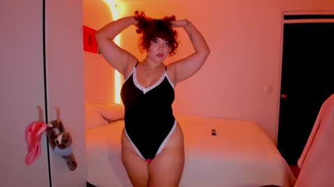 Snapshot of valen_smile_ chatting on January 12, 8:57 am valen_smile_ online show from January 12, 8:57 am