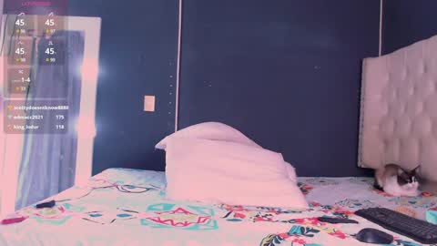 IG-valen mendoza99  twitter valenthompson99 online show from December 14, 1:17 am