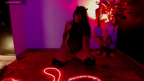 Snapshot of valengray chatting on January 17, 5:00 am Valen online show from January 17, 5:00 am