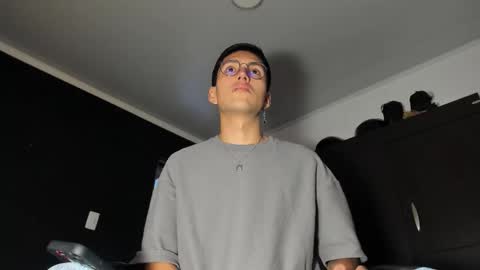 valentean online show from November 10, 5:12 pm