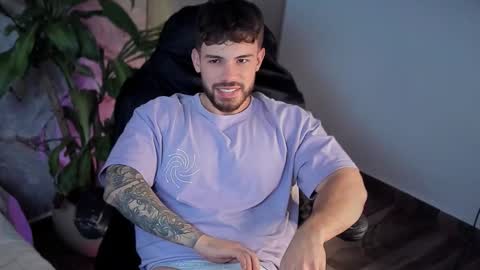 Snapshot of valenthinoking chatting on September 8, 11:59 pm valenthinoking online show from September 8, 11:59 pm