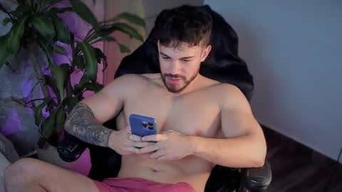 Snapshot of valenthinoking chatting on September 10, 11:27 pm valenthinoking online show from September 10, 11:27 pm