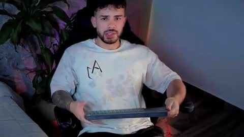 Snapshot of valenthinoking chatting on September 23, 1:08 am valenthinoking online show from September 23, 1:08 am