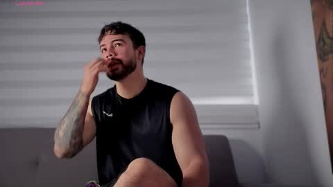 Snapshot of valenthinoking chatting on October 25, 5:51 pm valenthinoking online show from October 25, 5:51 pm