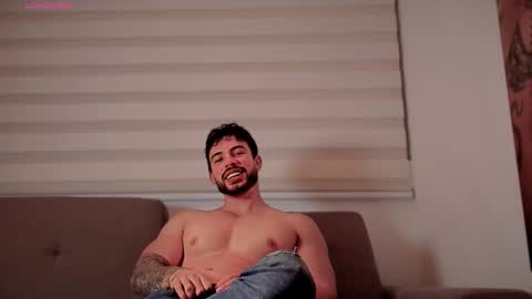 Snapshot of valenthinoking chatting on October 26, 5:57 am valenthinoking online show from October 26, 5:57 am