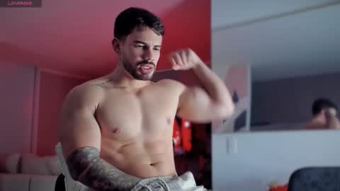 Snapshot of valenthinoking chatting on December 16, 5:23 am valenthinoking online show from December 16, 5:23 am