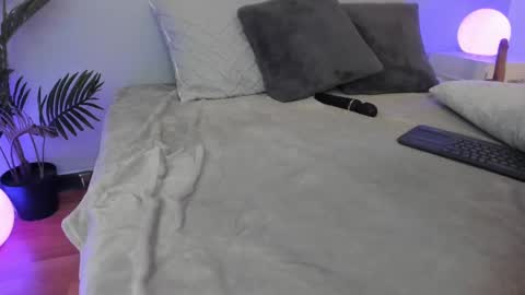 Snapshot of valentina_m17 chatting on March 12, 2:52 am VALENTINA online show from March 12, 2:52 am