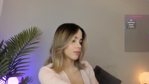 Snapshot of valentina_m17 chatting on September 14, 1:05 am VALENTINA online show from September 14, 1:05 am