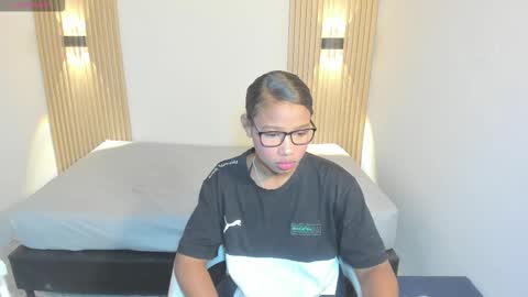 valentinarose4 online show from December 1, 11:15 am