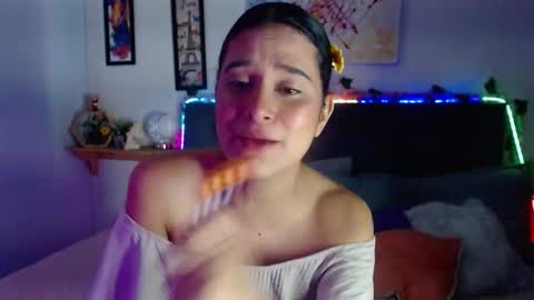 V A L E N T I N I online show from November 25, 7:36 pm