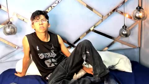 valentino lux online show from December 1, 11:26 am