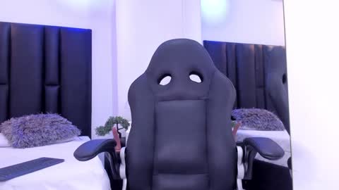 valeri_tafur online show from January 30, 4:55 pm