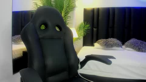 valeri_tafur online show from November 11, 11:10 am