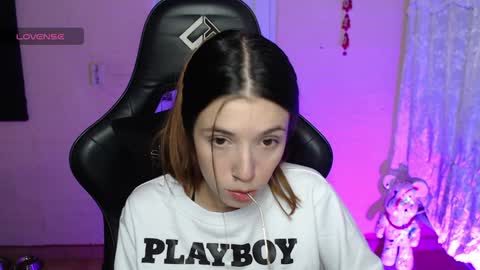 Snapshot of valeria_mendozza chatting on December 4, 4:32 am online show from December 4, 4:32 am