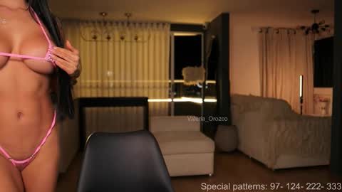 Snapshot of valeria_orozco chatting on October 18, 12:57 am valeria_orozco online show from October 18, 12:57 am