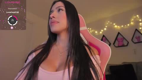 Snapshot of valeria_uribe22 chatting on January 9, 12:35 am online show from January 9, 12:35 am