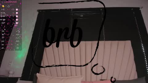 Snapshot of valeria_uribe22 chatting on February 13, 8:03 pm online show from February 13, 8:03 pm