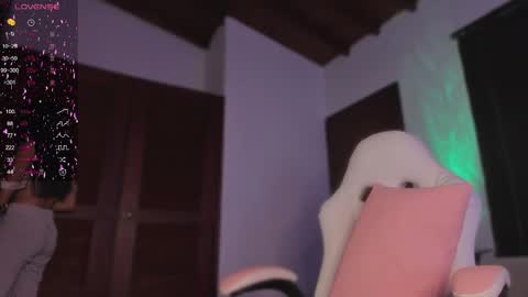 Snapshot of valeria_uribe22 chatting on February 20, 10:48 pm online show from February 20, 10:48 pm