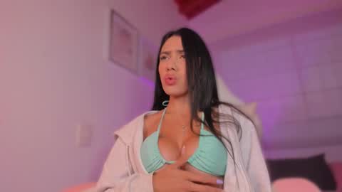 Snapshot of valeria_uribe22 chatting on September 29, 10:53 am online show from September 29, 10:53 am