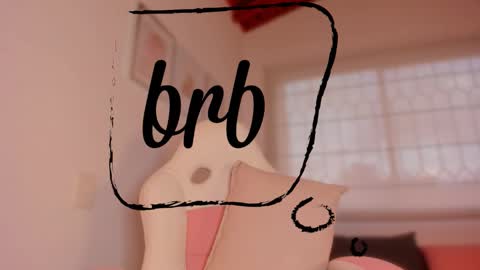 Snapshot of valeria_uribe22 chatting on October 10, 10:20 pm online show from October 10, 10:20 pm