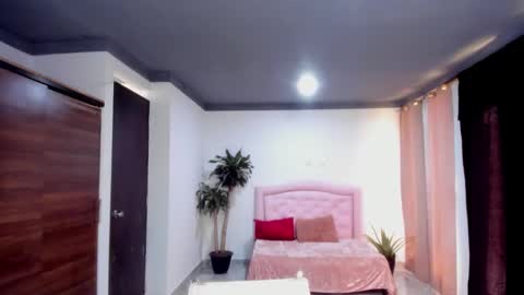 Snapshot of valerie_fox19 chatting on October 4, 3:10 pm Valerie fox online show from October 4, 3:10 pm