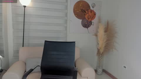 Snapshot of valerieaustin chatting on January 15, 5:08 am call me Val online show from January 15, 5:08 am