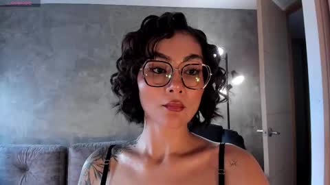 Snapshot of valerieaustin chatting on November 26, 2:40 pm call me Val online show from November 26, 2:40 pm