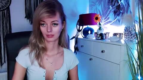 Valerie  online show from February 27, 10:59 am