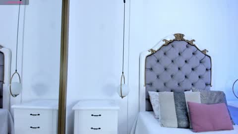 Snapshot of valerith_vega chatting on December 18, 11:45 am online show from December 18, 11:45 am