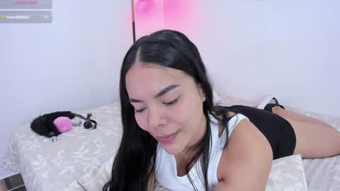 Snapshot of valery__nova chatting on December 7, 1:40 pm Cris online show from December 7, 1:40 pm