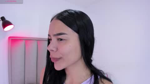 Snapshot of valery__nova chatting on November 5, 2:55 am Cris online show from November 5, 2:55 am