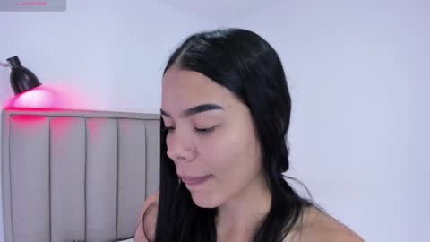 Snapshot of valery__nova chatting on December 4, 4:48 pm Cris online show from December 4, 4:48 pm