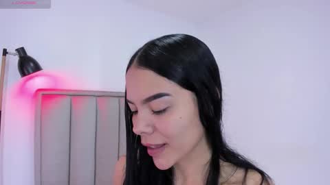 Snapshot of valery__nova chatting on December 14, 11:59 am Cris online show from December 14, 11:59 am